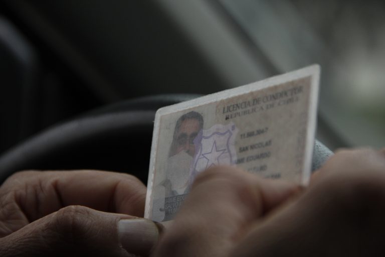 Chile y Bolivia avanzan en la implementación del acuerdo para reconocer licencias de conducir