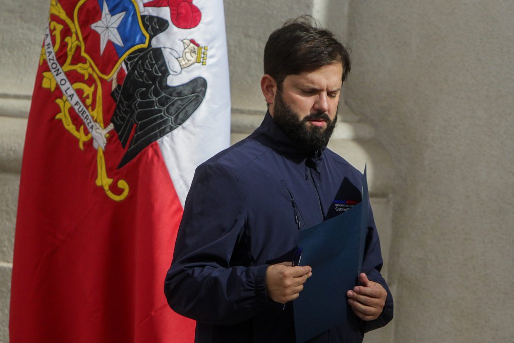 Presidencia lamenta fallecimiento de carabinero en La Moneda e informa inicio de investigación