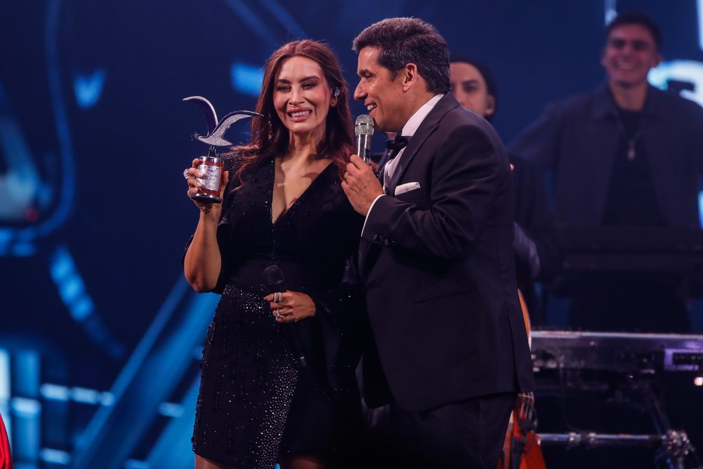 Myriam Hernández recibe Gaviota de Plata tras conquistar la Quinta Vergara