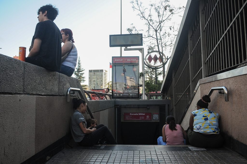 Metro de Santiago informa cinco estaciones cerradas en Línea 2