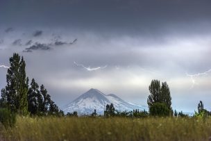 Hallan con vida a hombre desaparecido en el volcán Llaima: Cayó por un risco y caminó por un río