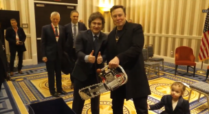 Presidente Milei se reúne con Elon Musk en Washington y le regala una motosierra