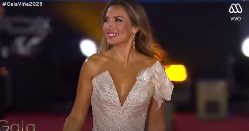 Carolina de Moras sorprendió con su caminata en la alfombra roja de Viña del Mar