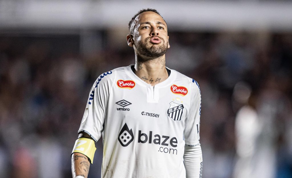 Neymar hizo su regreso oficial a las canchas con el Santos