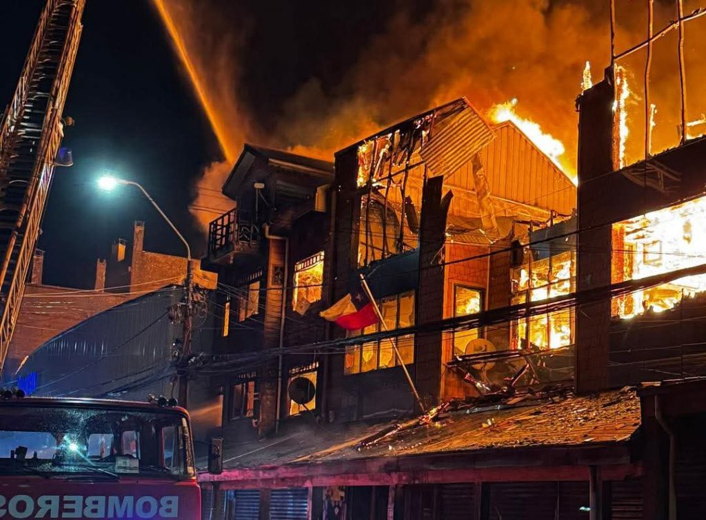 Incendio en Ancud destruye centro comercial y deja millonarias pérdidas