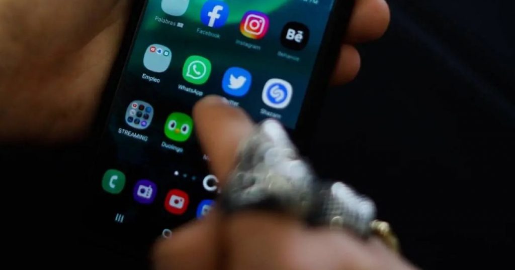 ¿Sin internet? Usuarios reportan caída en telefonía por megacorte de luz en Chile