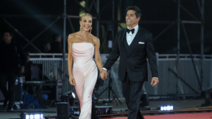 Rafael Araneda y Karen Doggenweiler encantaron con sus looks en la Gala de Viña 2025