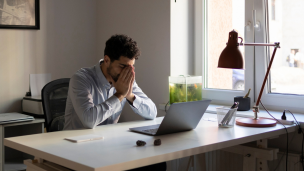 Estrés post vacaciones: ¿Cómo sobrevivir a la temida vuelta al trabajo?