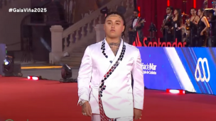 El género urbano se hace presente: Pablo Chill-E se luce de blanco en la Gala de Viña