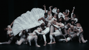 Lady Gaga desata su magia: estrena