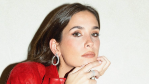 María Pombo deslumbra con su llegada a la Gala de Viña 2025: “Se vienen cositas”