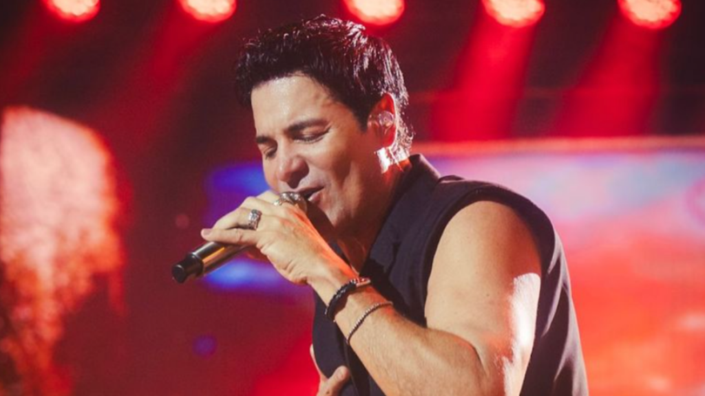 Chayanne y su épica reacción cuando el público lo llamó “Papi” en pleno concierto