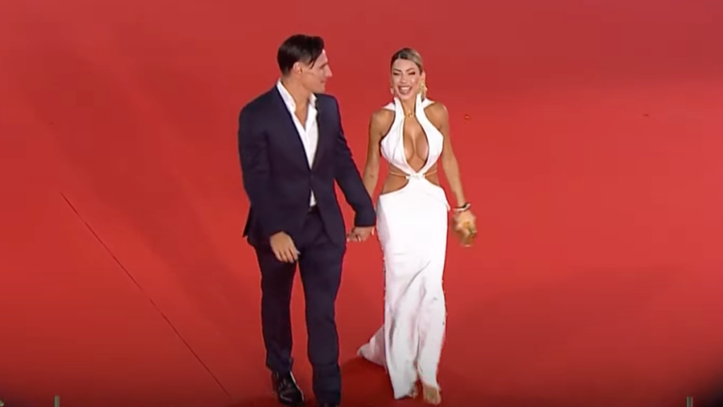 Con pifias del público: Oriana Marzoli y Facundo González caminaron sobre la alfombra de Viña 2025