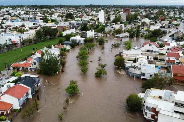 Temporal en Bahía Blanca: Al menos 16 muertos y más de 1.400 evacuados