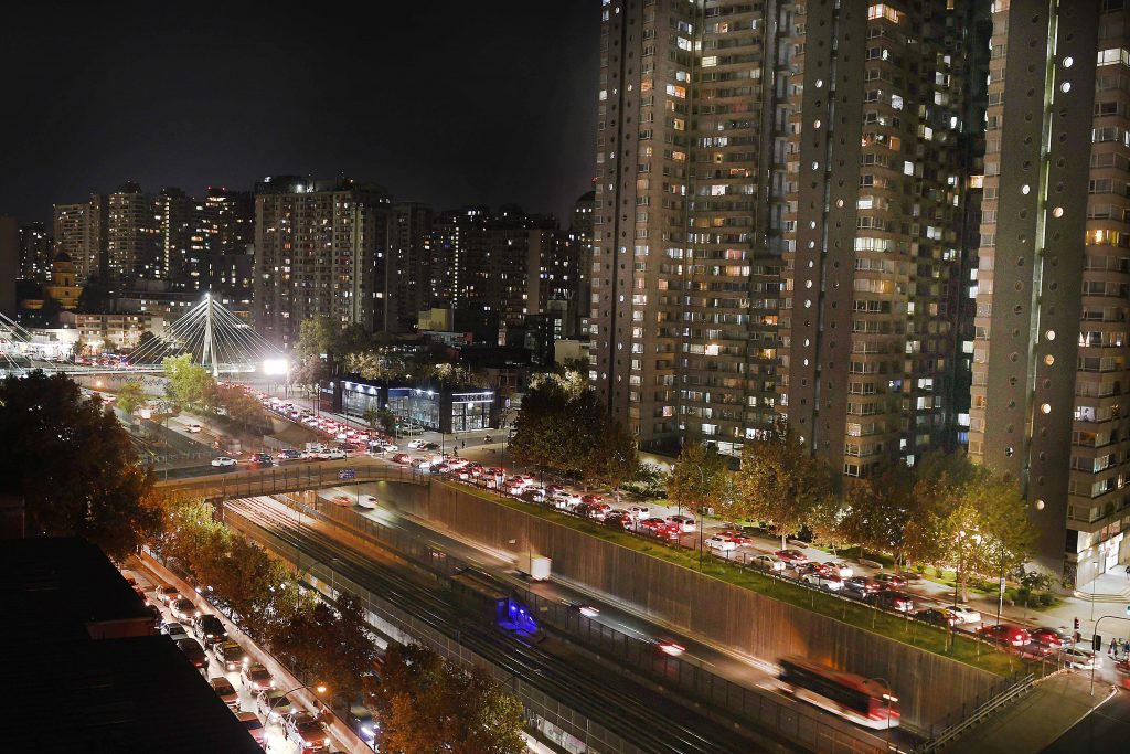 Cambio de hora en Chile: ¿cómo afecta la salud mental de los adultos?