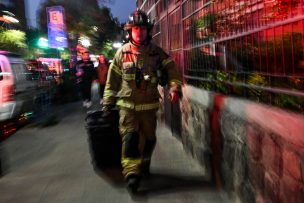 Incendio en edificio de Providencia fue controlado sin dejar lesionados