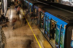 Metro de Santiago inaugura exposición “Nací niña” en conmemoración del Día Internacional de la Mujer