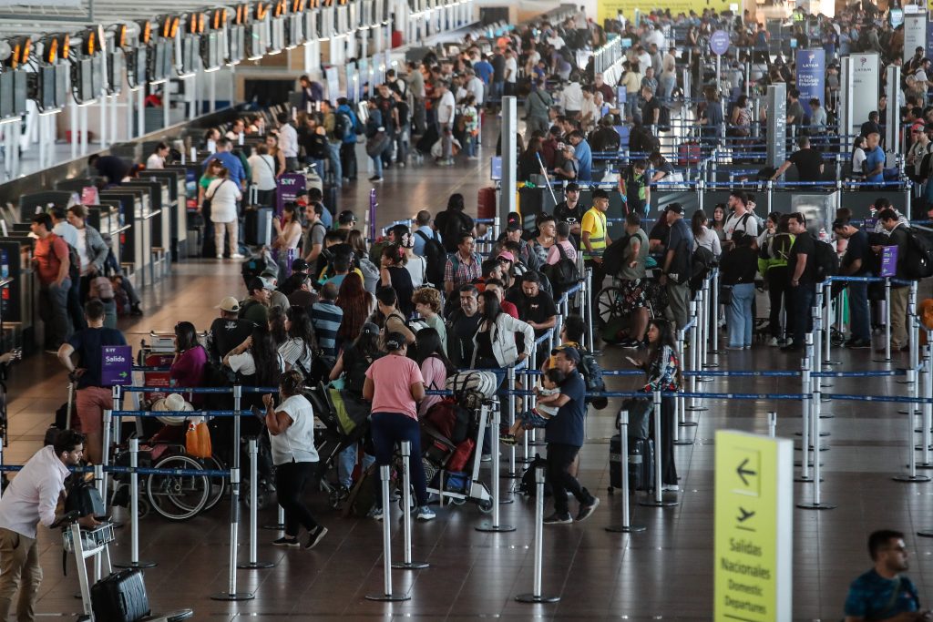 Rubén Oyarzo solicitará sesión conjunta para abordar la falta de seguridad en Aeropuerto de Santiago