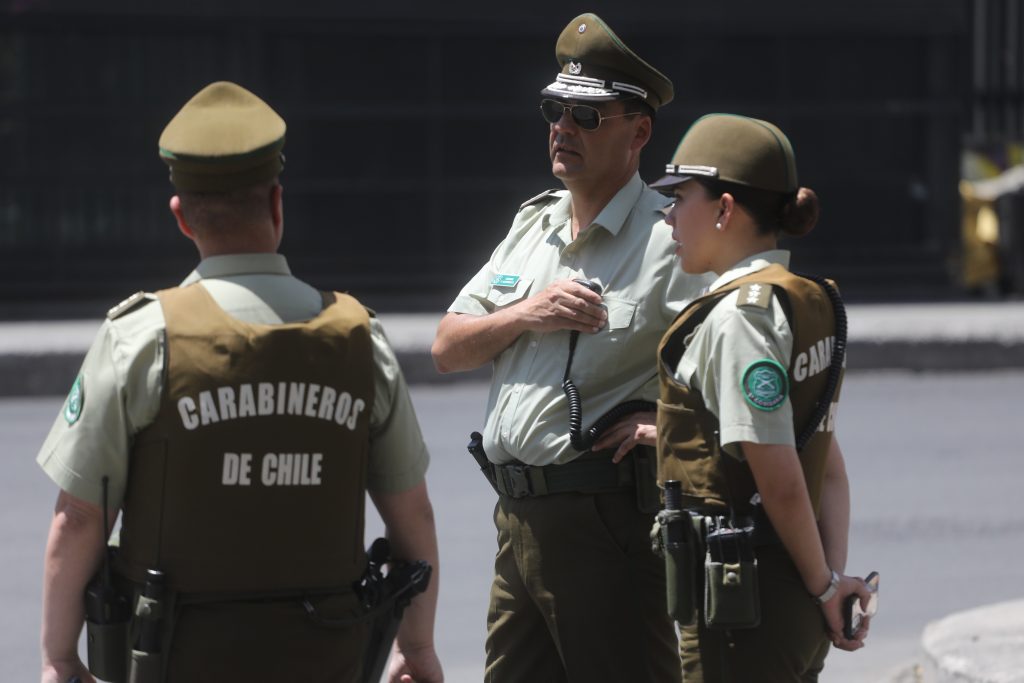 Un fallecido y un detenido tras volcamiento de auto robado en Lampa