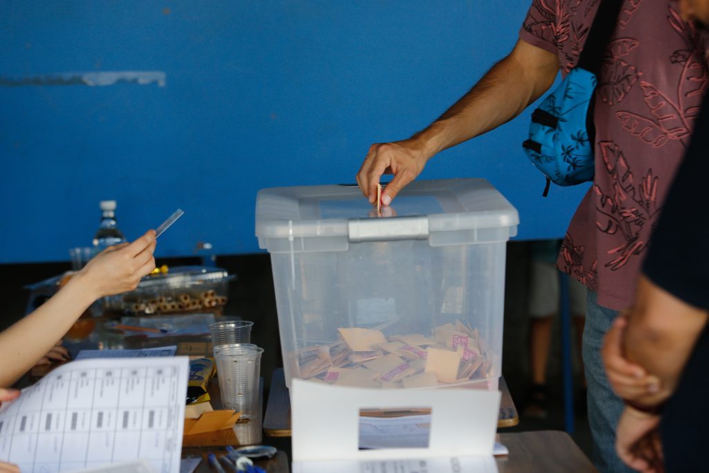 Senado rechaza propuesta del Gobierno para limitar el voto de extranjeros