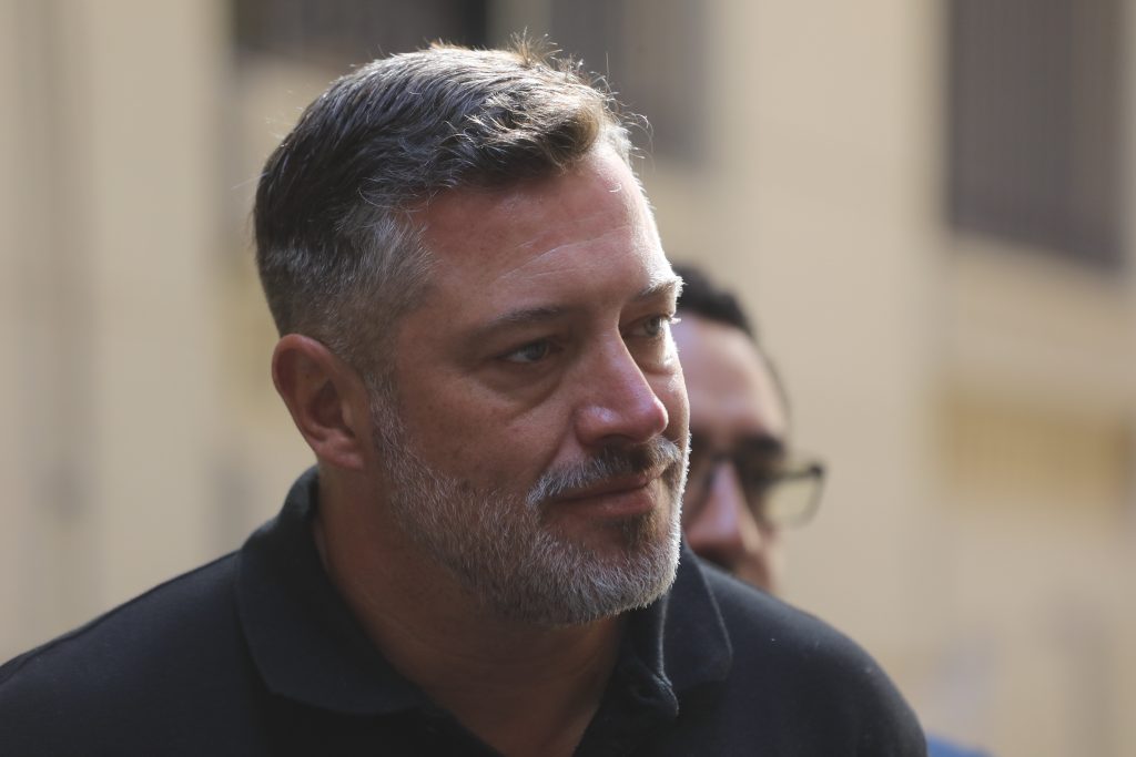 Sichel critica traspaso de colegios municipales al SLEP: 