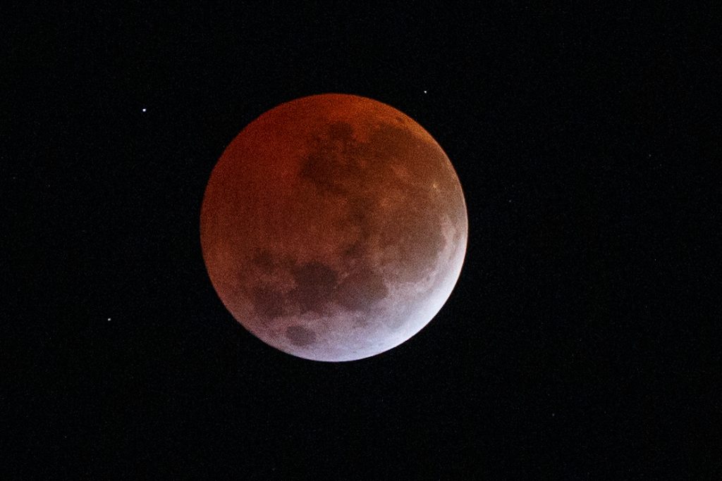 FOTOS | Así se vio el eclipse lunar total en Chile