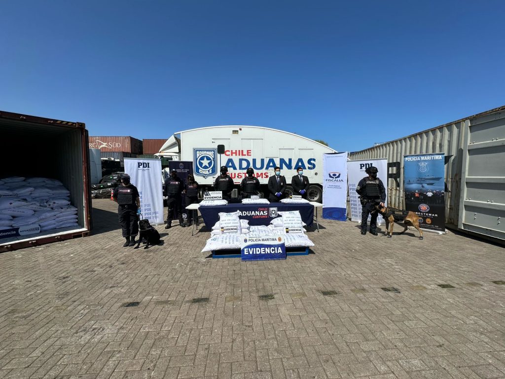 Incautan 146 toneladas de precursores químicos para drogas en los puertos de Arica e Iquique