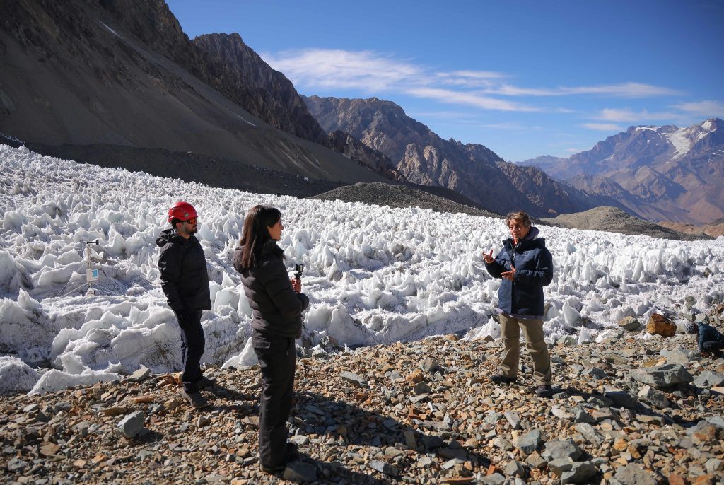 Ministra López anuncia inversión de 11.500 millones de pesos para ampliar la red nacional de monitoreo de glaciares