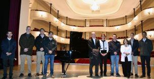 Punta Arenas: Teatro Municipal José Bohr recibe piano de clase mundial