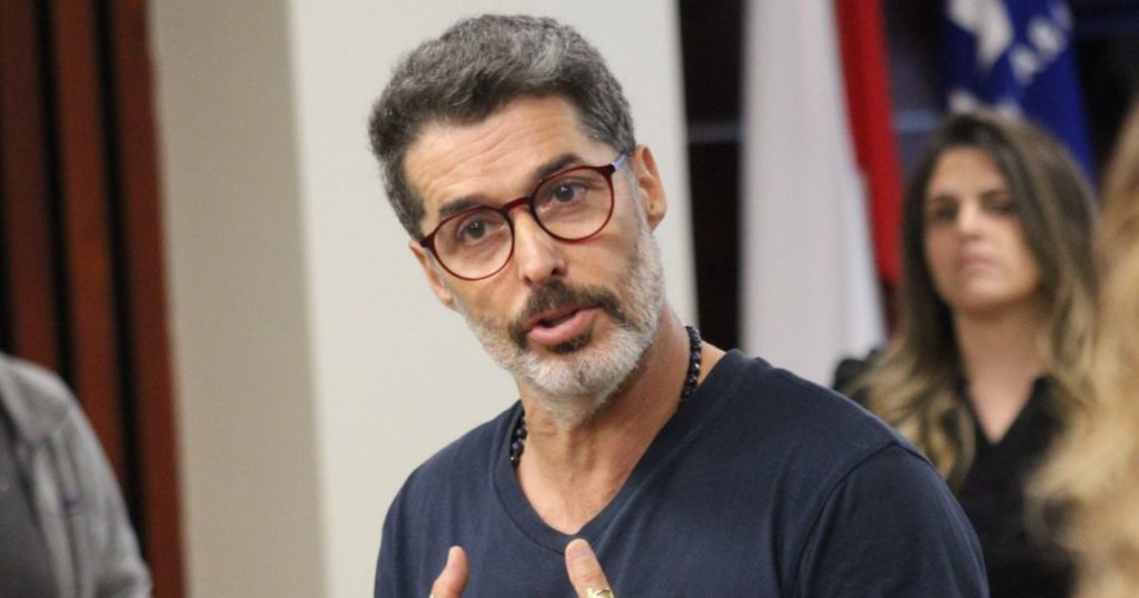 Actor Francisco Pérez-Bannen divide las redes con inusual práctica alimentaria: “Irresponsable”