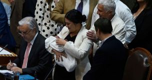 Diputada Karol Cariola asistió a votación de censura con su hijo recién nacido