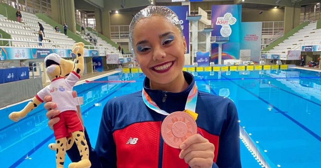 Soledad García es premiada como la mejor deportista de natación artística