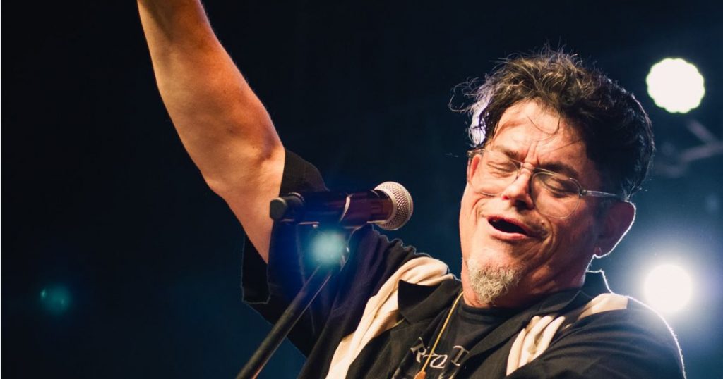 ¡Show gratuito! Joe Vasconcellos se presentará en Plaza de Armas previo a su show en Lollapalooza