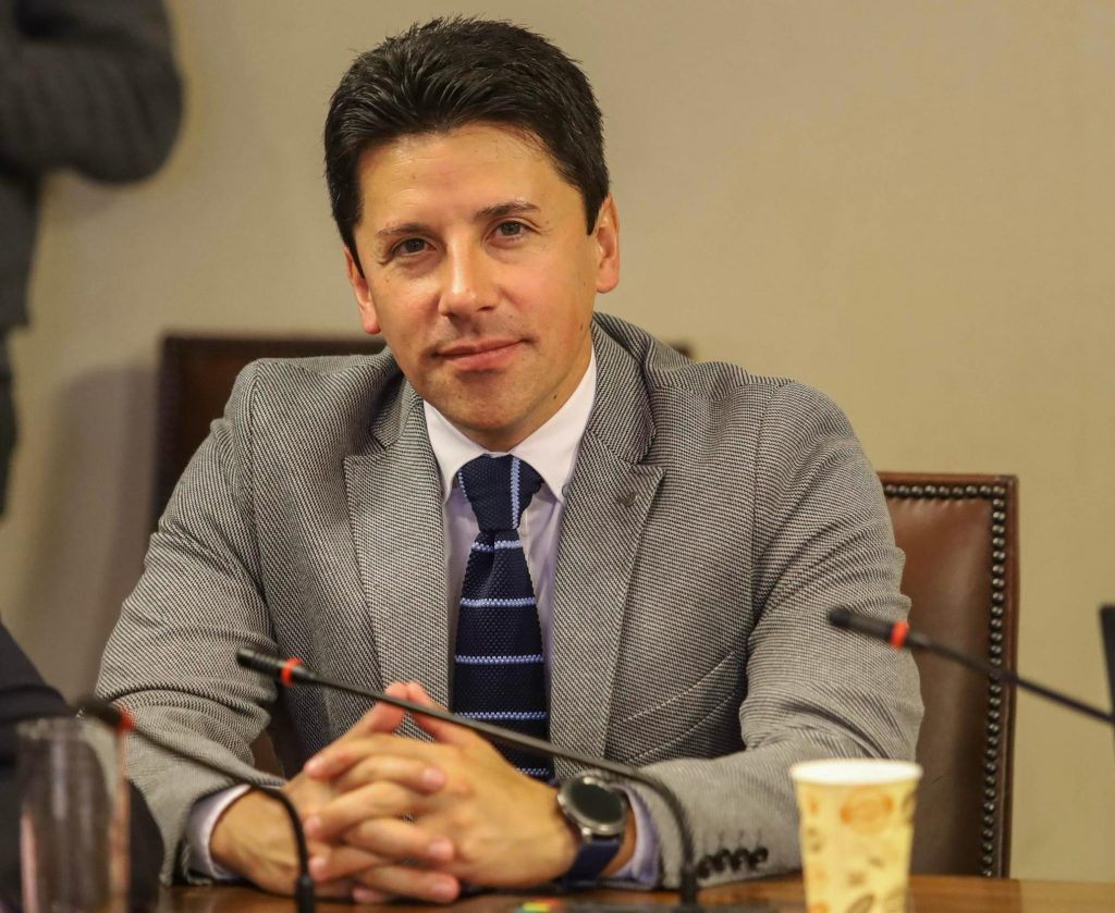 Diputado Mauro González impulsa ley para declarar el Día del Trabajador y Trabajadora de la Salmonicultura