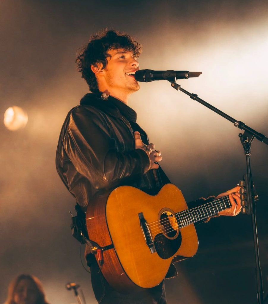 Shawn Mendes llega a Chile para Lollapalooza 2025 y se disculpa por confusión en Argentina