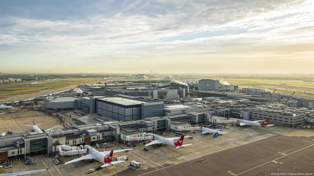 Incendio provoca apagón y caos en el aeropuerto de Heathrow, Londres: más de 1.350 vuelos afectados