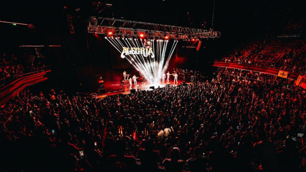 Grupo Alegría hizo historia: repletó el Teatro Caupolicán en su aniversario 30