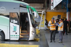 Protesta de choferes paraliza el Terminal Alameda en plena previa de Semana Santa