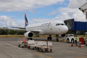 Aeropuerto Arturo Merino Benítez paraliza vuelos por “condición aviaria severa”