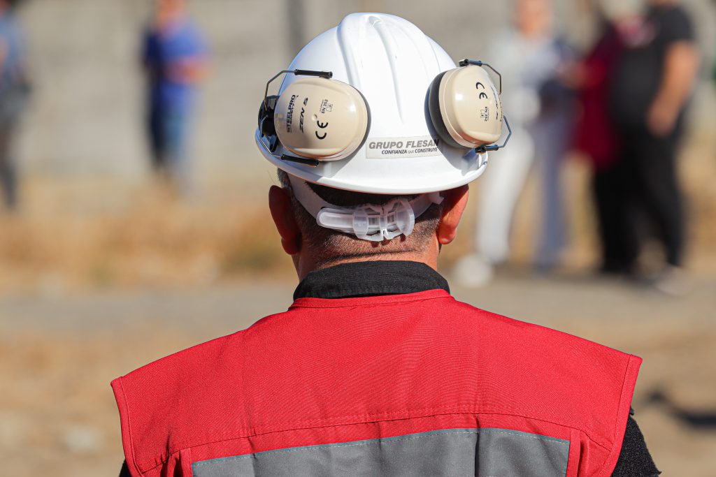 Ex clínica psiquiátrica en ruinas es demolida tras denuncias por tráfico y riesgo de derrumbe