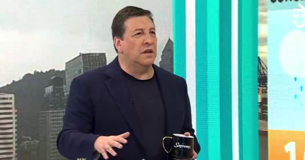 Julio César Rodríguez sufre robo de su celular en plena grabación: “Me lo sacaron literal al lado mío”