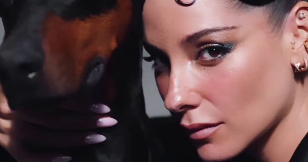 Especial reconocimiento: Kel Calderón homenajeó a Claudio Iturra en su nueva colección