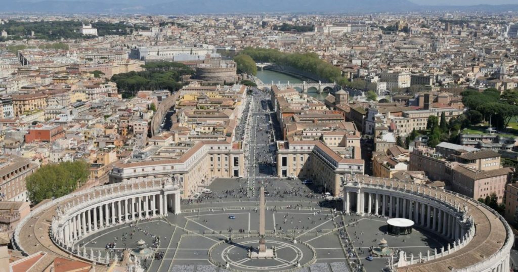Los tres cardenales clave que manejan el Vaticano tras la muerte del Papa