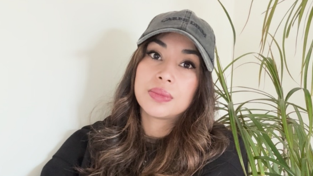 Natalia “Arenita” Rodríguez protagoniza spot chileno de “You” en Netflix