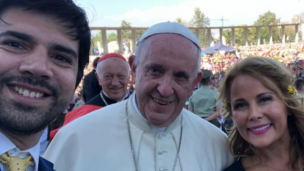 Cathy Barriga y su icónica selfie con el Papa Francisco: el recuerdo que volvió a viralizarse
