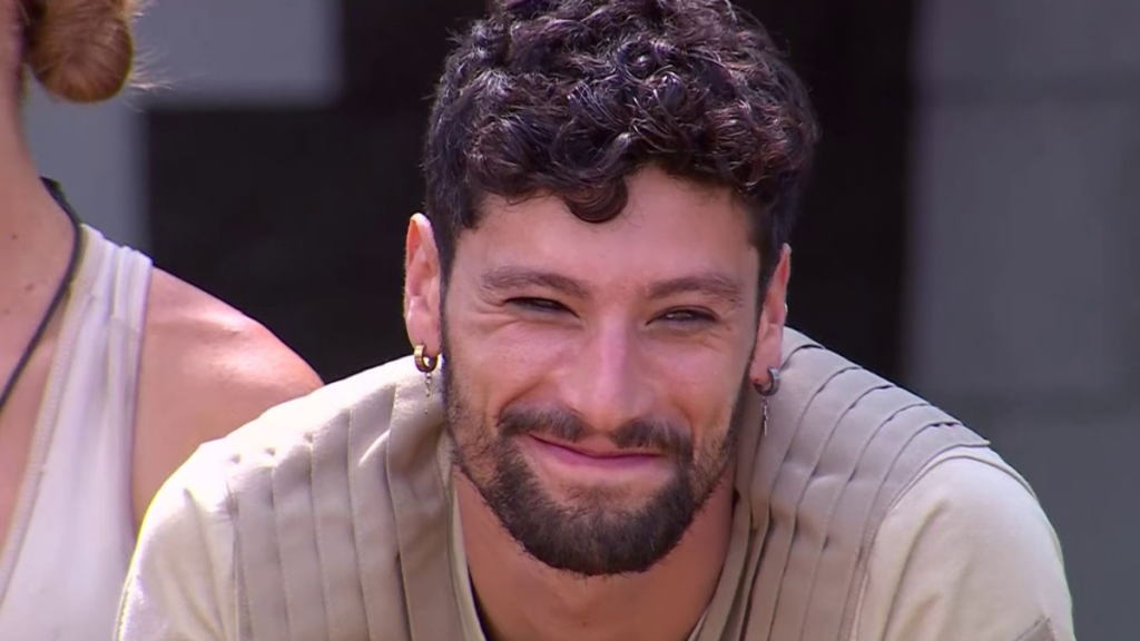 ¡Romance, besos y tensión! Jhonatan Mujica revoluciona “Palabra de Honor” con coqueteos y un inesperado beso