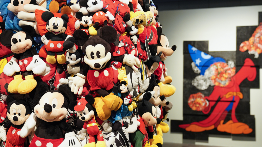 “MICKEY, todo empezó con un ratón” llega a Santiago con imperdible exposición de arte contemporáneo