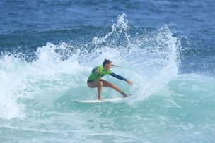Estela López, joven promesa del surf chileno, brilla en torneo internacional en Brasil