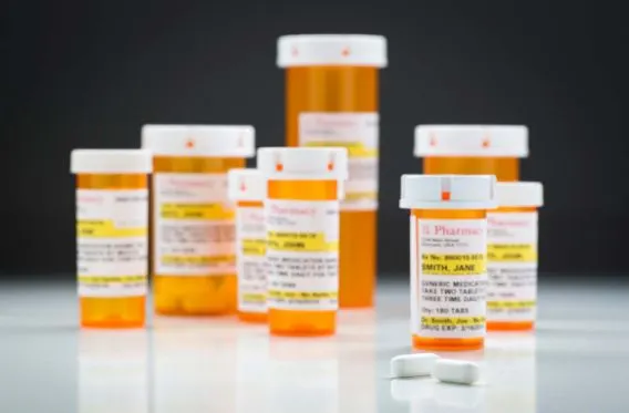 Trump anuncia decreto para reducir precios de medicamentos en EE.UU