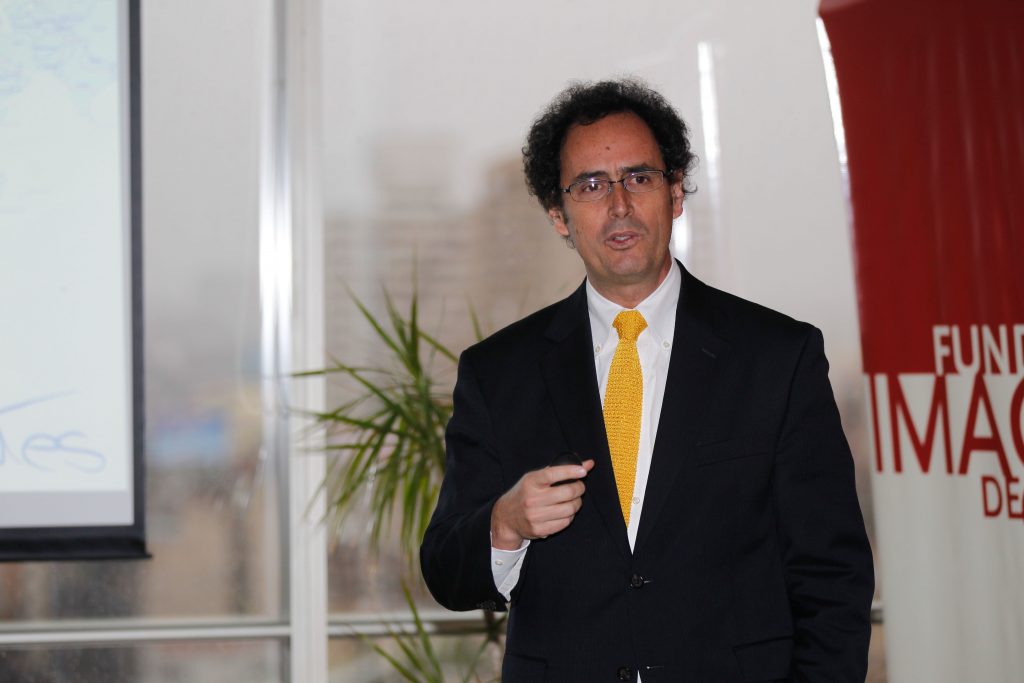 Rector de la UC lamenta fallecimiento de Gastón Soublette y destaca su legado cultural